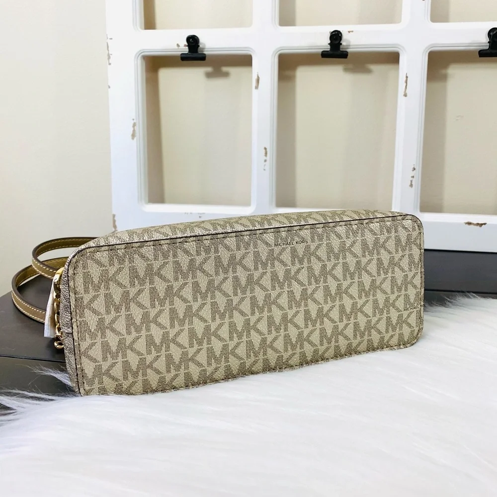 Michael Kors Cindy Large Dome Crossbody - Picture 6 of 13